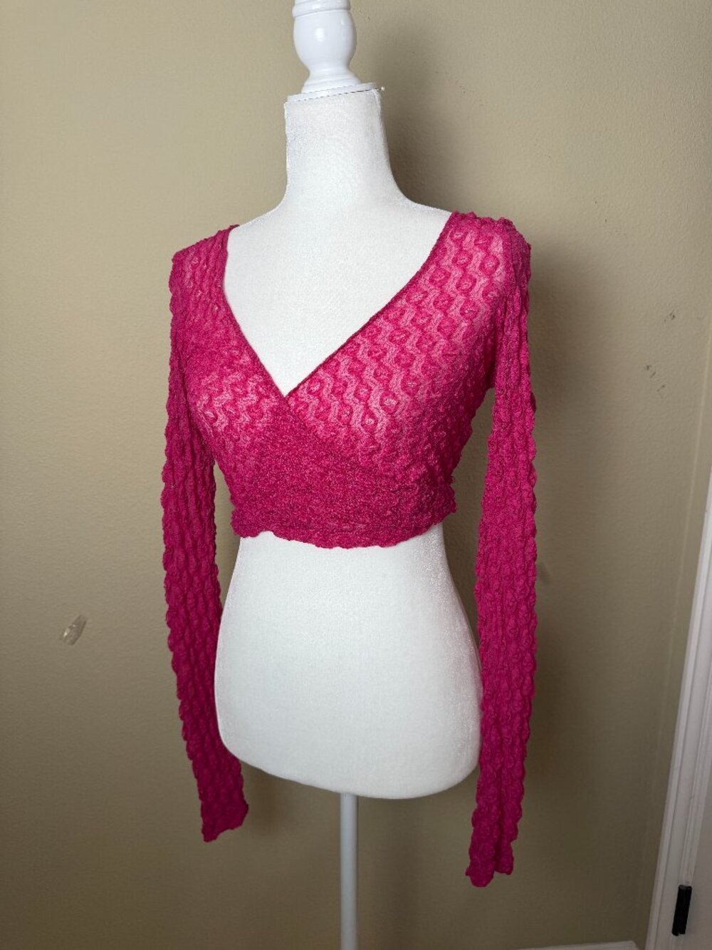 URBAN OUTFITTERS Sheer Stretch Lace Wrap Long Sleeve Top Size Small NEW